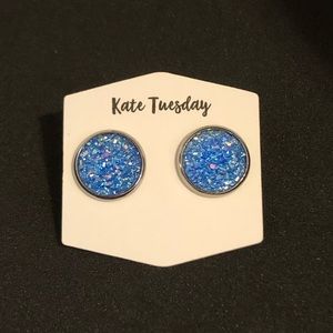 5/$20‎ blue sparkle stud earrings